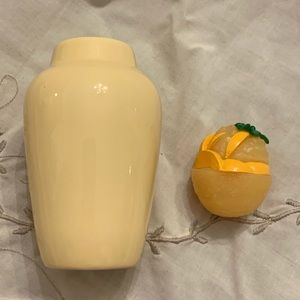 American Girl Kit’s Birthday Set 3 Pieces Yellow Vase, Lemon Sherbet, Tablecloth